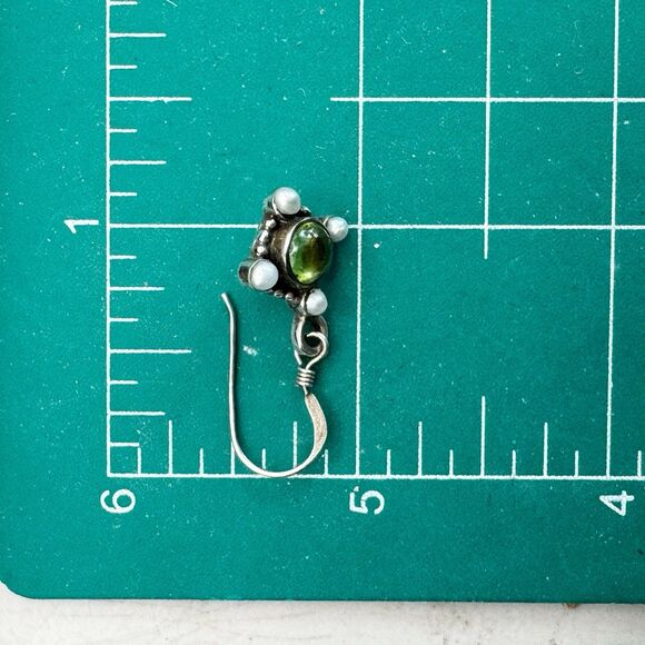 Vtg Green Peridot Gemstone Cabochon And Seed Pearl Sterling Silver Drop Earrings - Picture 5 of 11